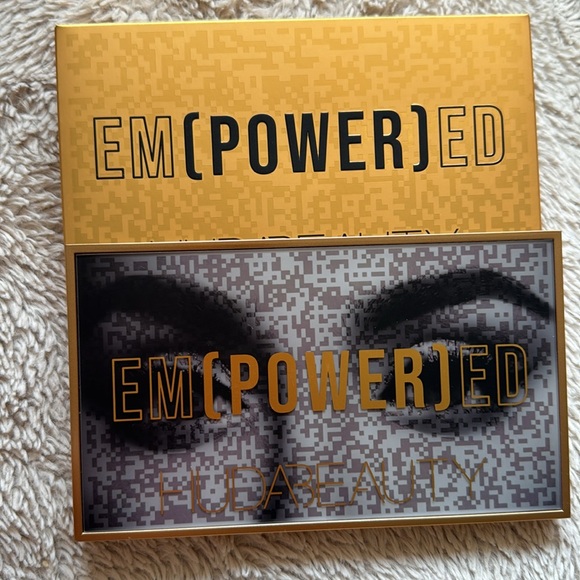 HUDA BEAUTY Empowered 18 pan eyeshadow palette - Picture 6 of 7